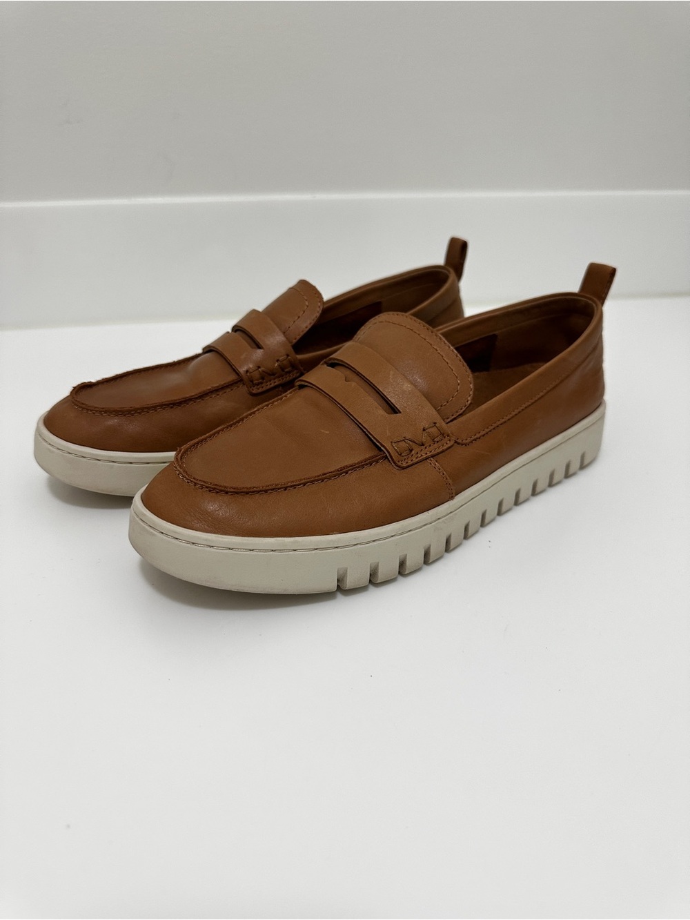 Vionic Uptown Loafer Camel Leather Lug Sole Slip On Shoes 9.5